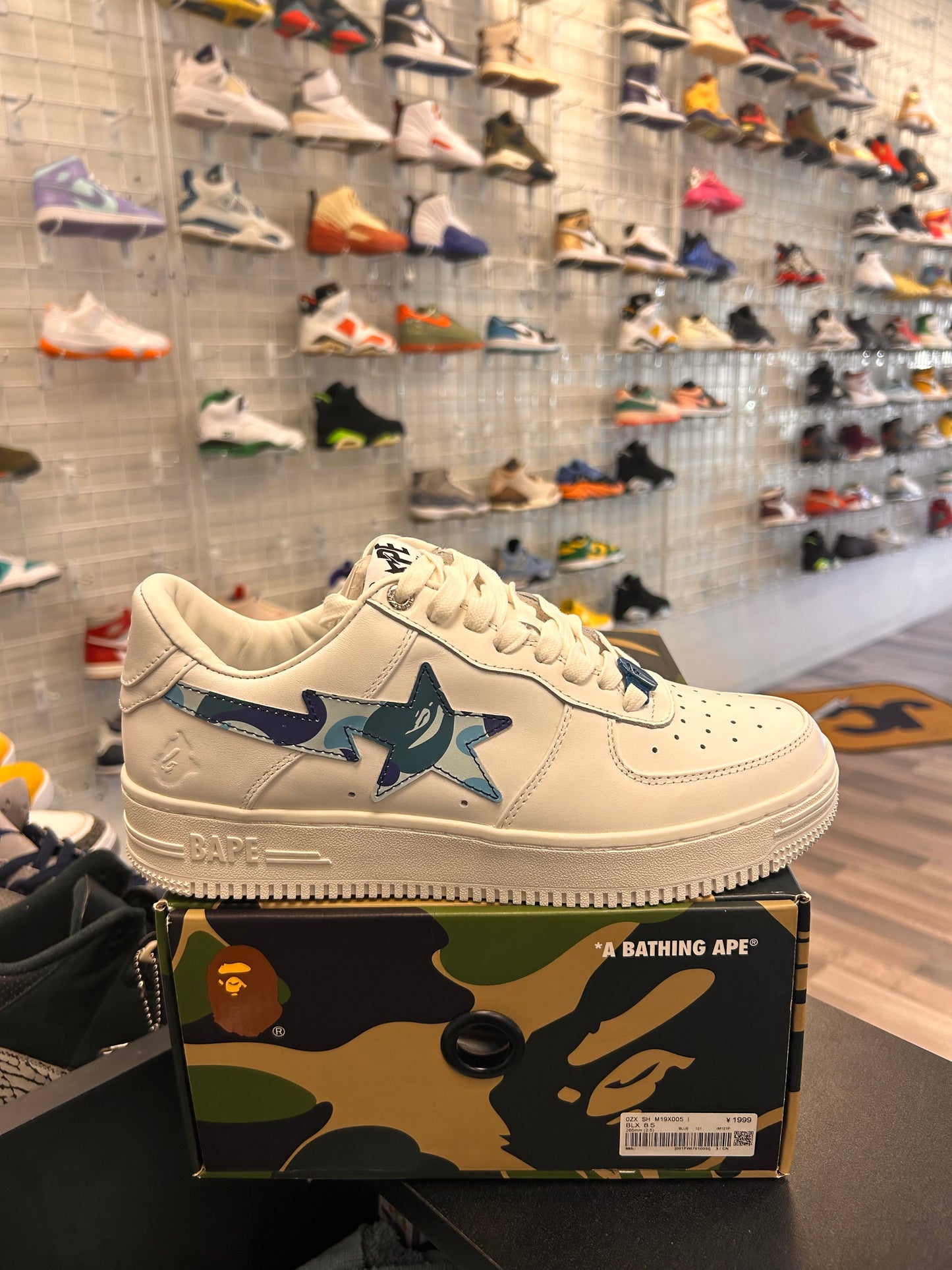 White Blue Camo Bapestas Size 8.5