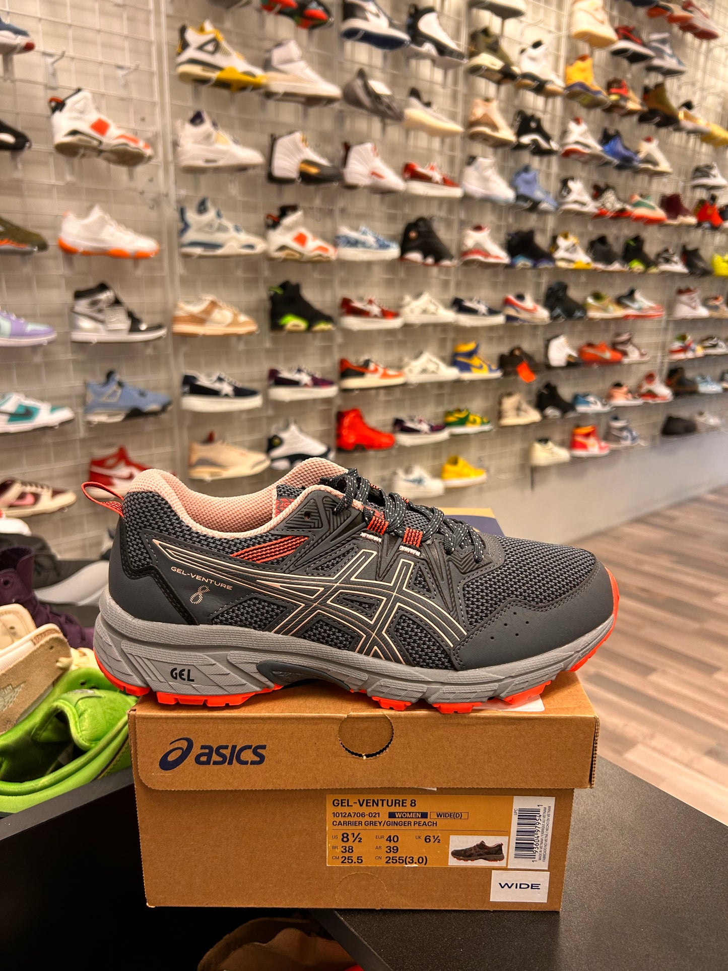 Gel Venture 8 Asics Size 8.5W/7M