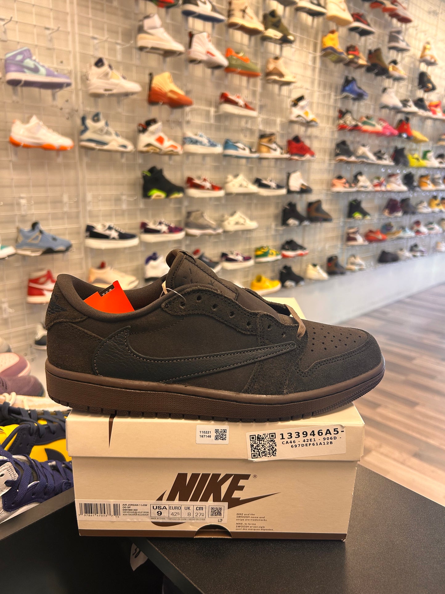 Travis 1s Low Size 9