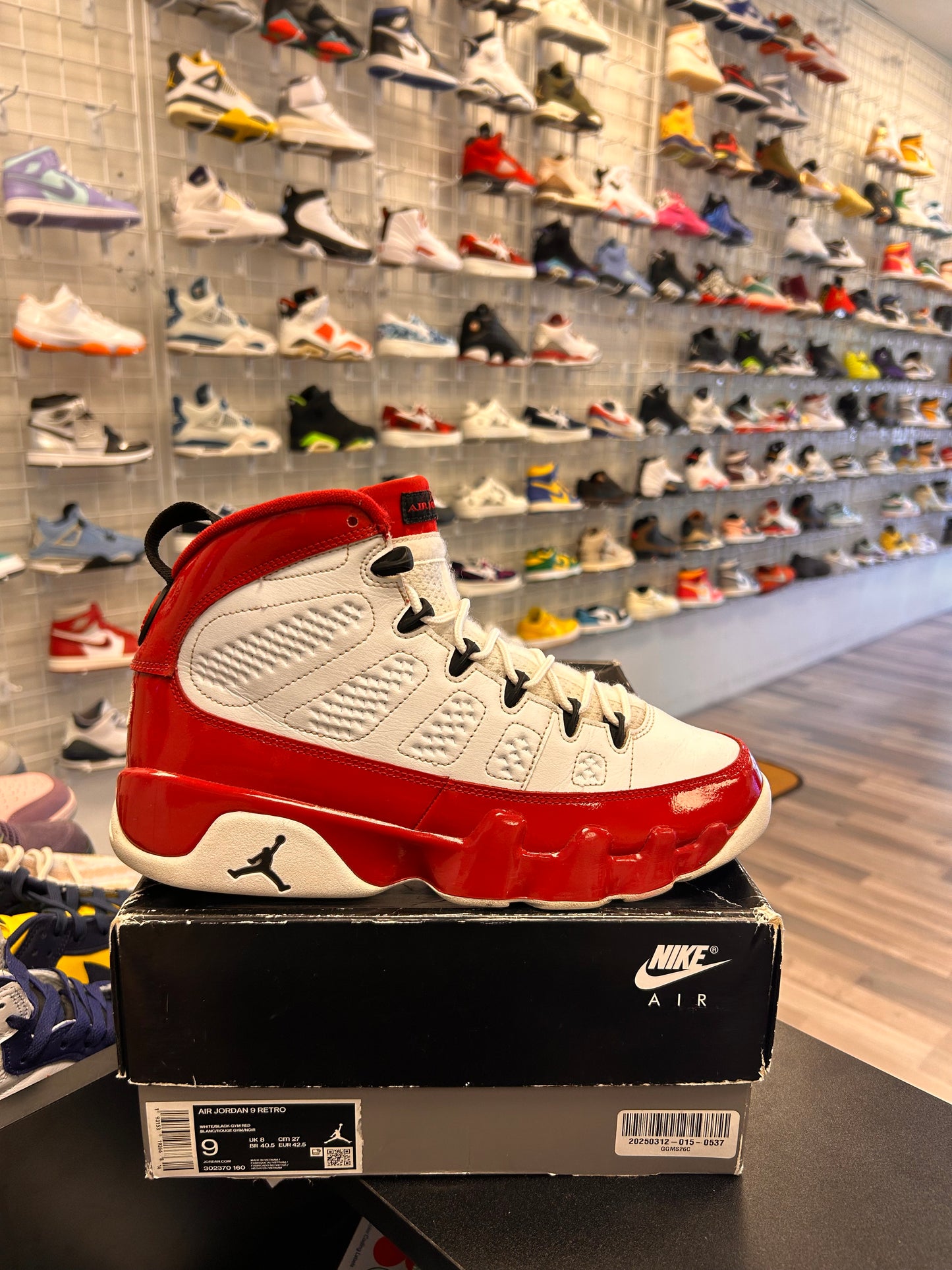 Gym Red 9s Size 9