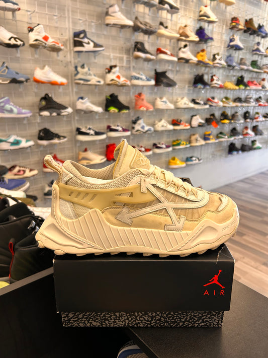 Offwhite Trainer Size 8-8.5
