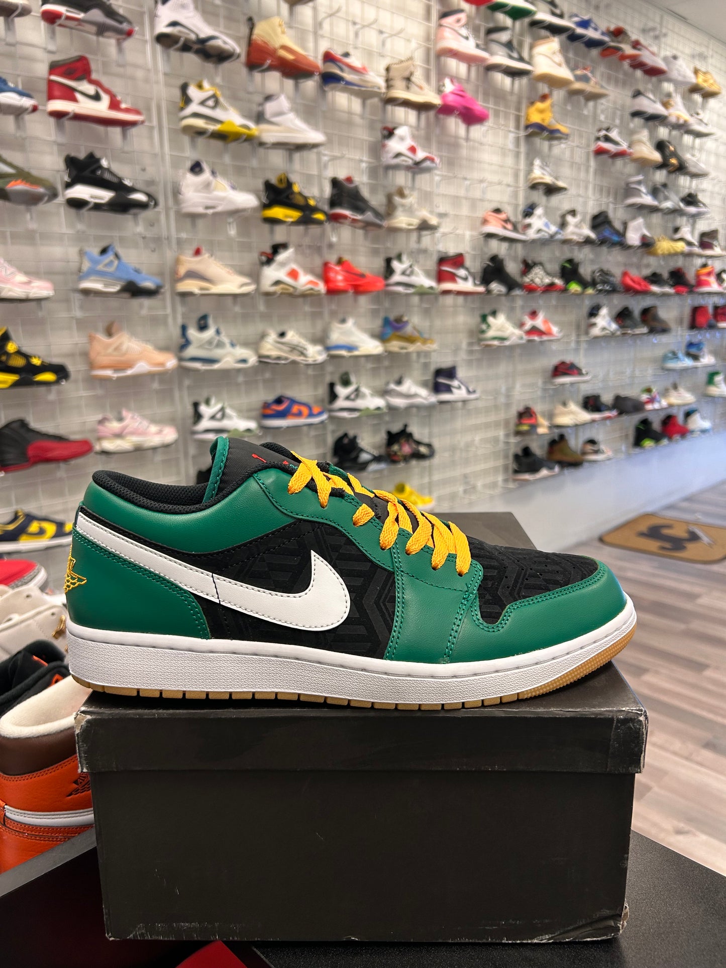 Hoilday Special 1s Low Size 12